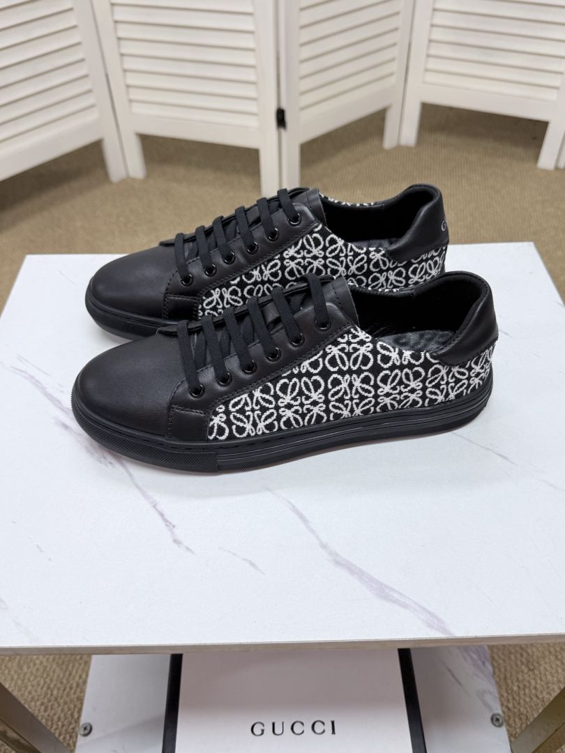 Sports Shoes