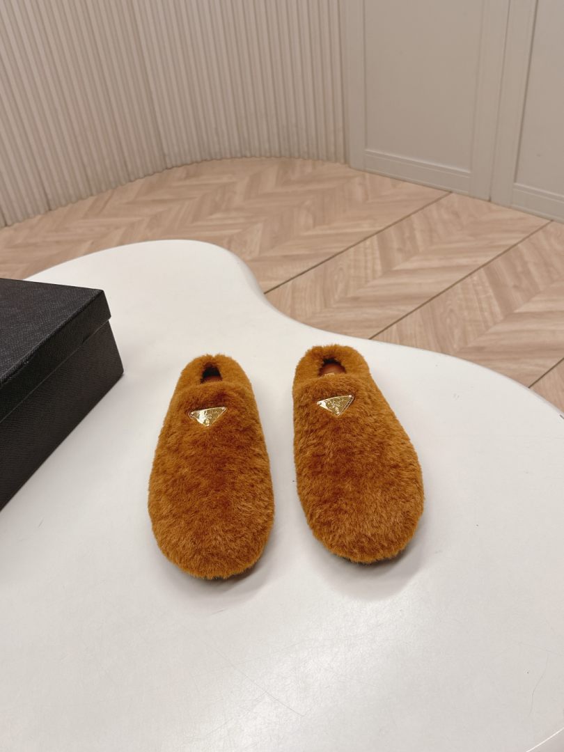 Prada Slides