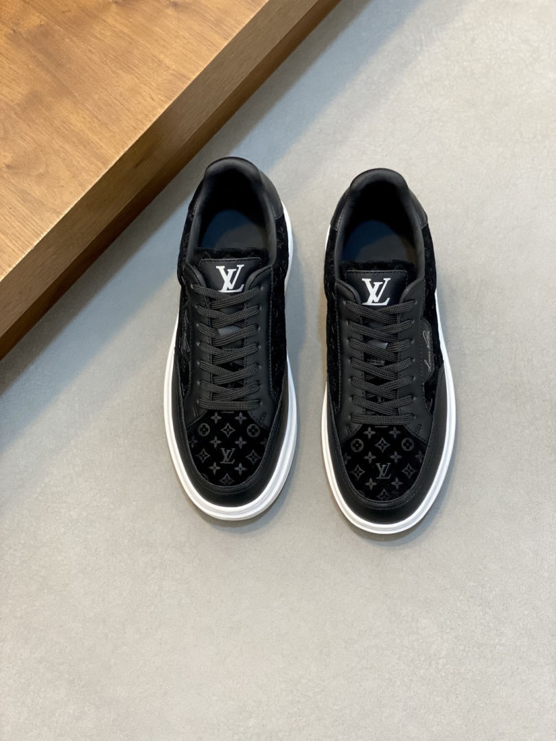 Sports Shoes