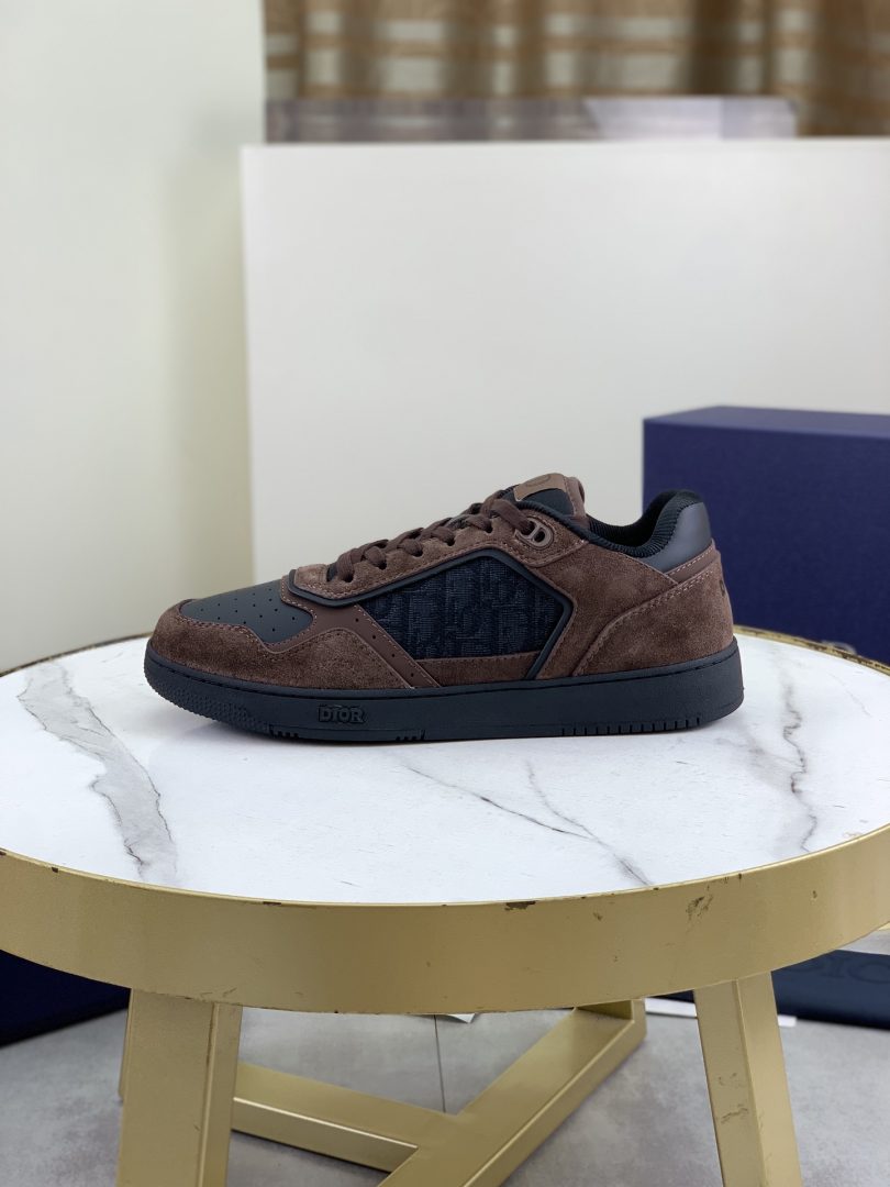 Sports Shoes