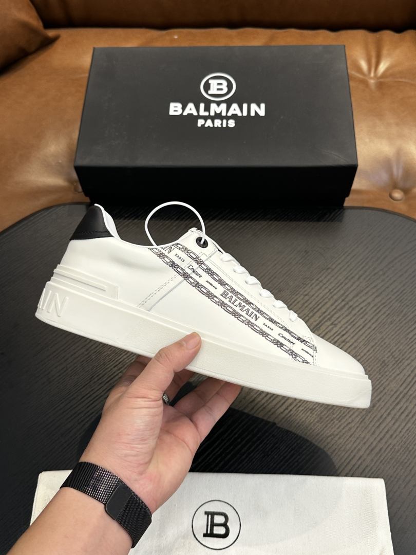 Sports Shoes