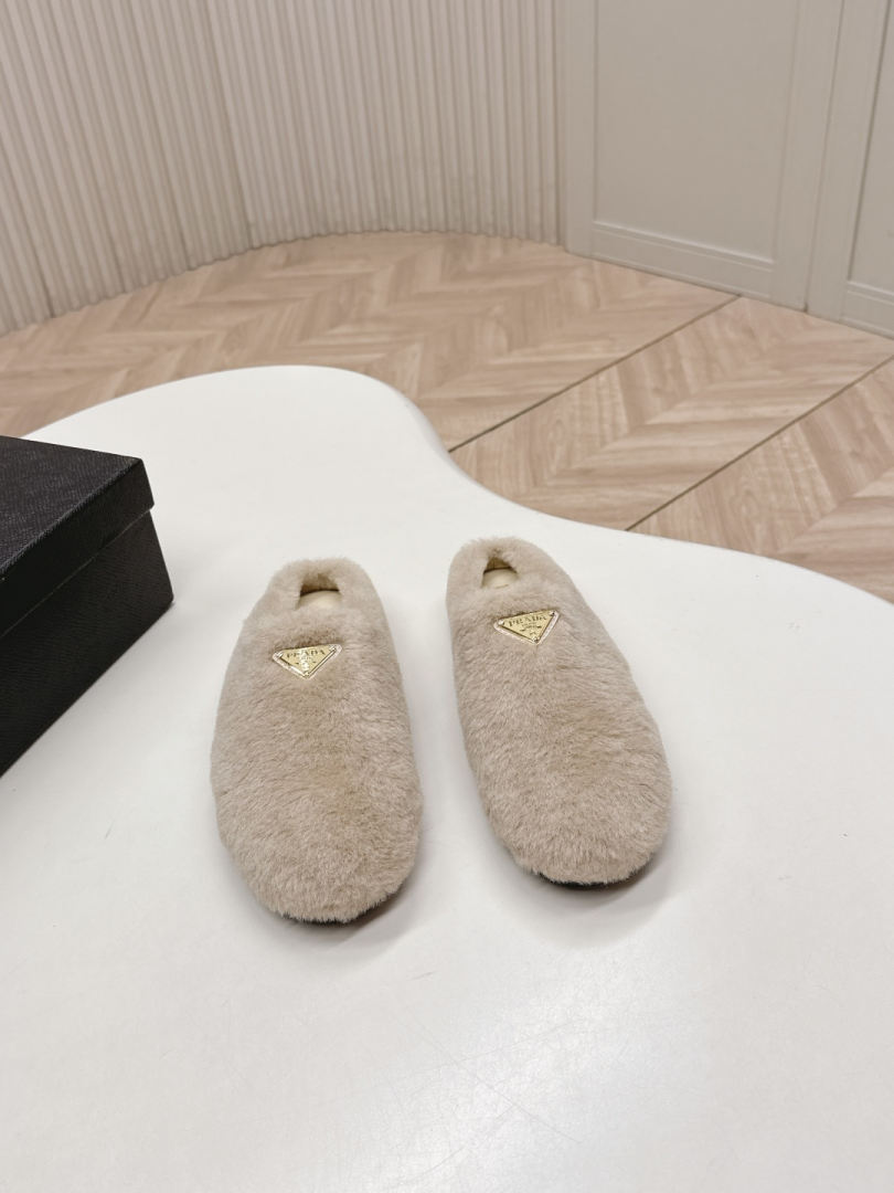 Prada Slides