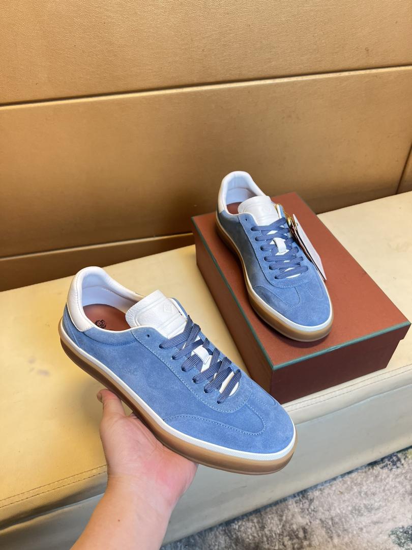 Sports Shoes