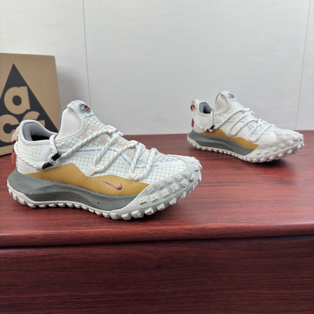 Sports Shoes