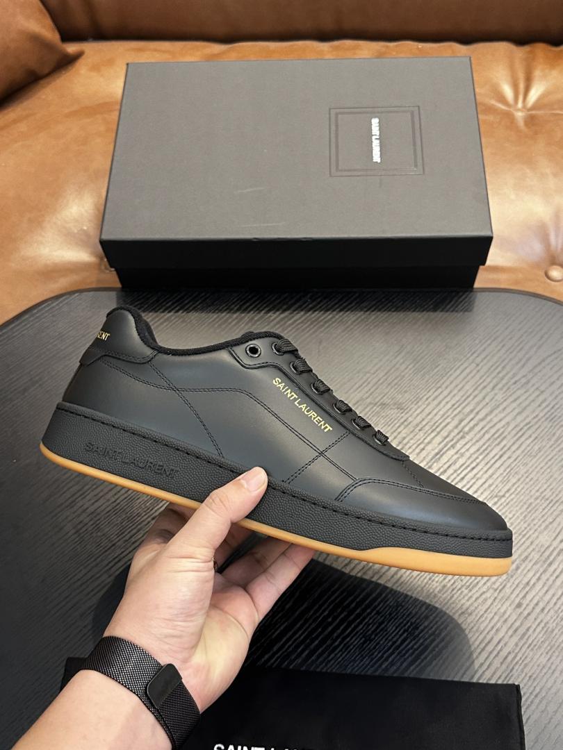 Sports Shoes