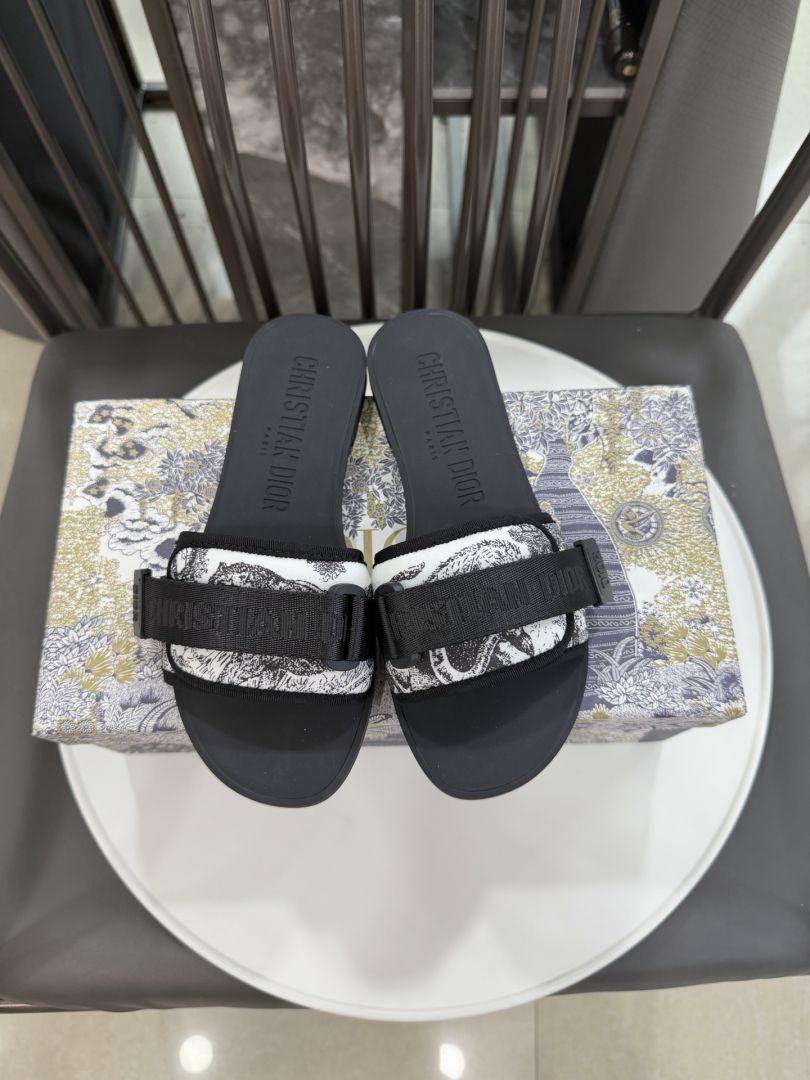 Dior Slides
