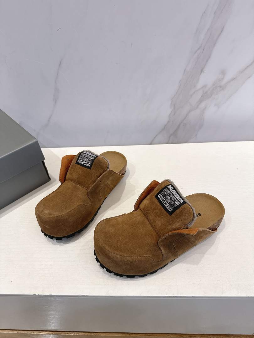 Balenciaga Slides