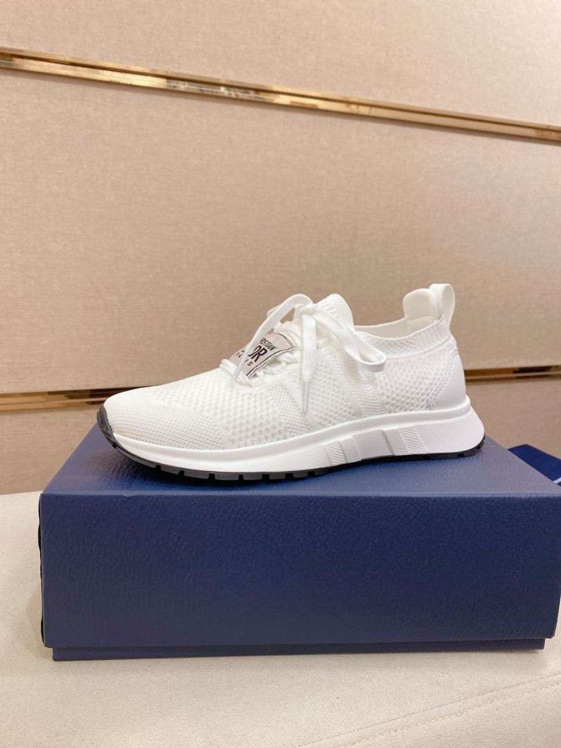 Sports Shoes