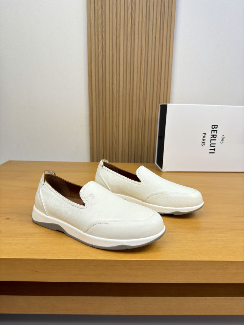 Sports Shoes