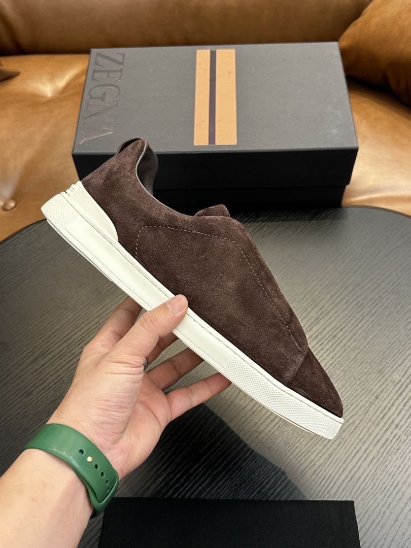 Sports Shoes