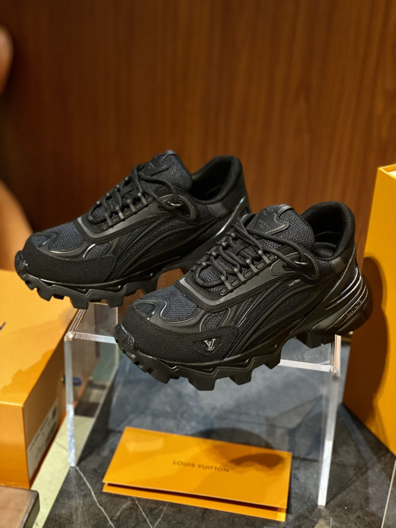 Sports Shoes