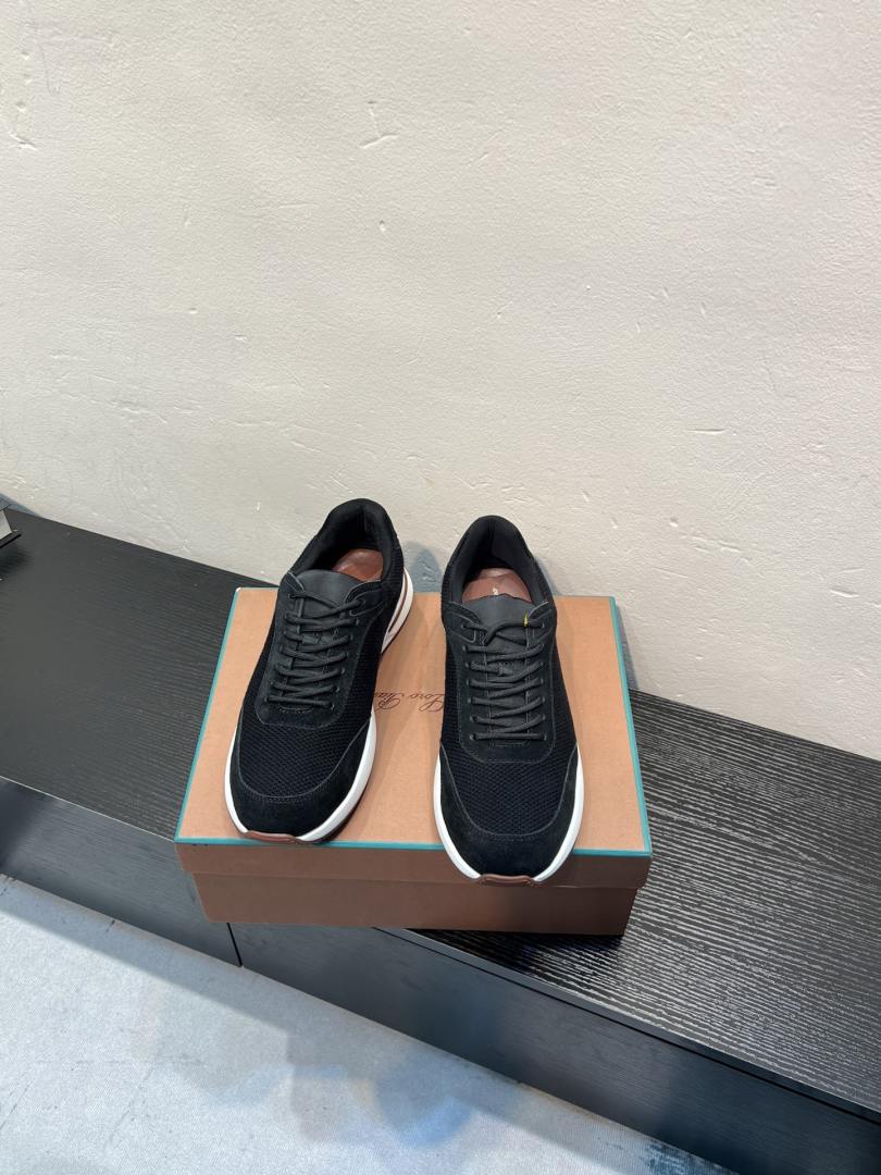 Sports Shoes