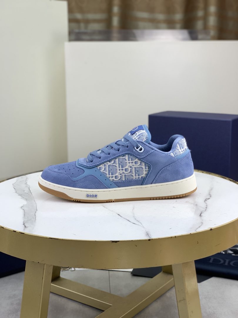 Sports Shoes