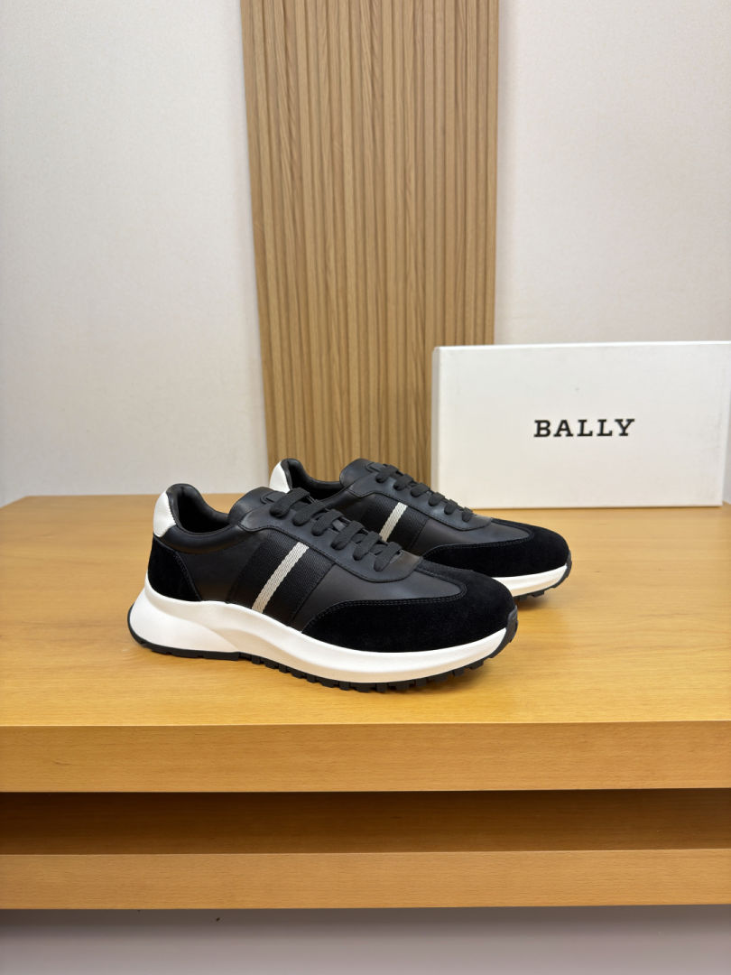 Sports Shoes
