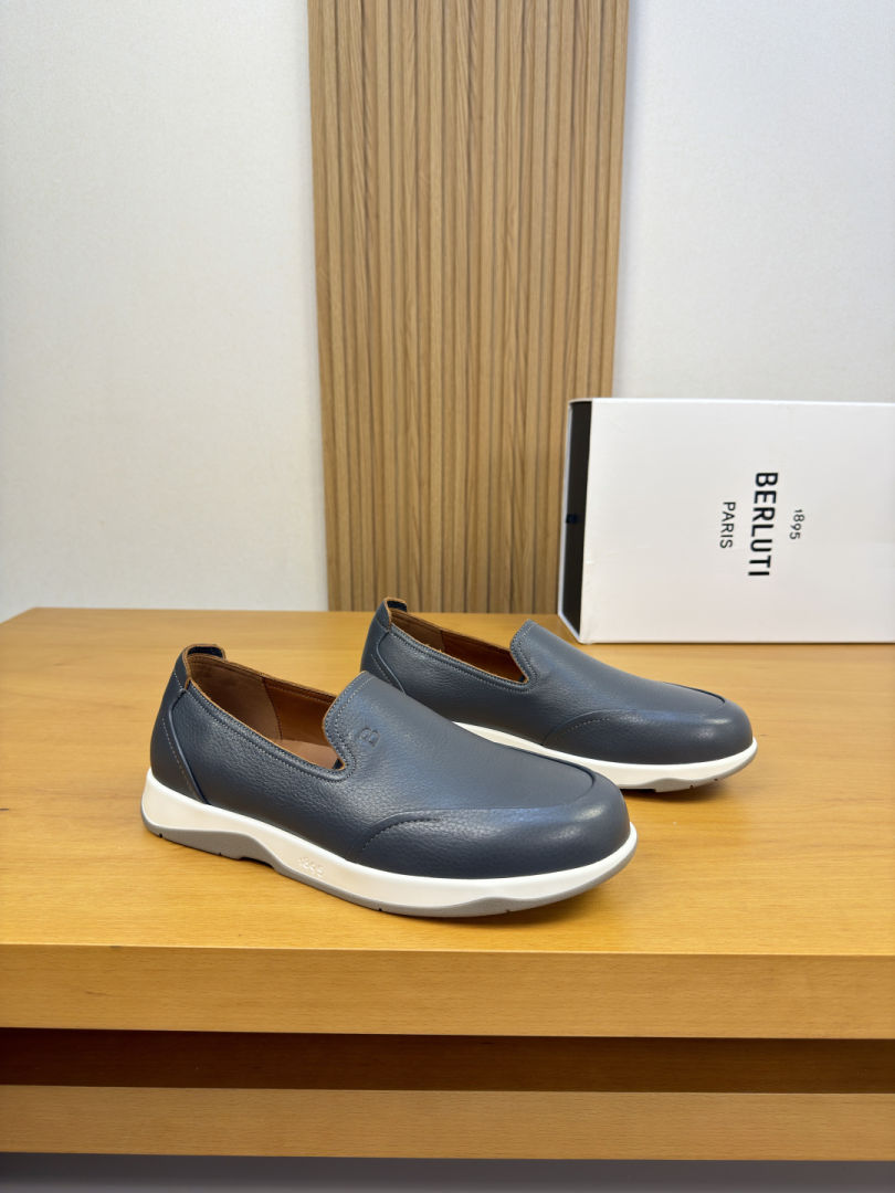 Sports Shoes