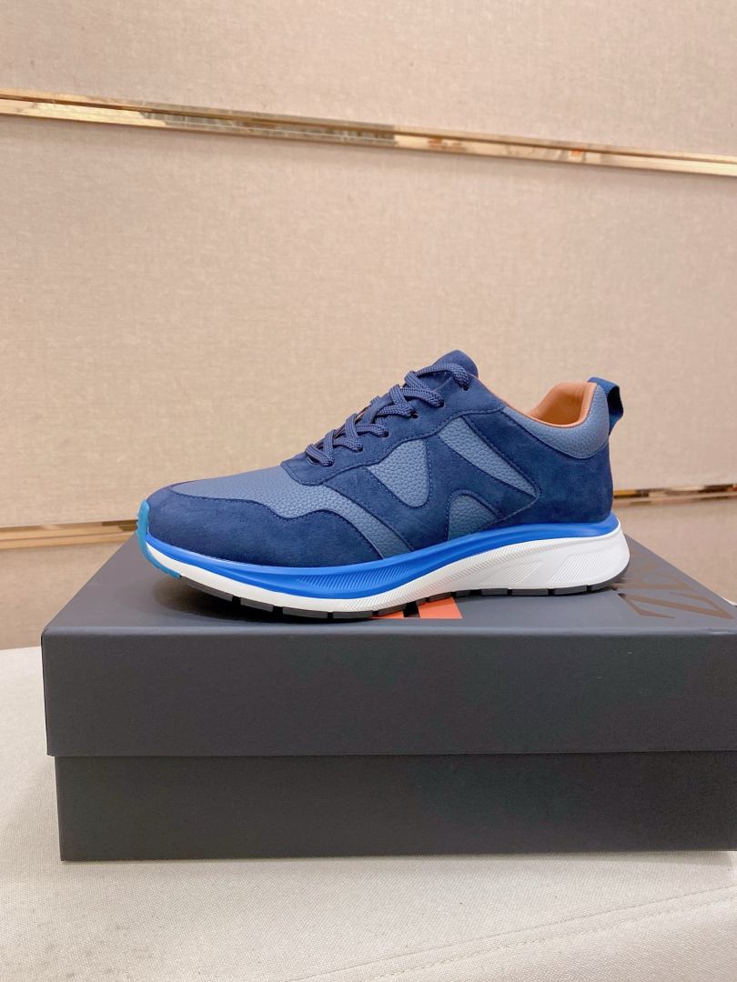 Sports Shoes