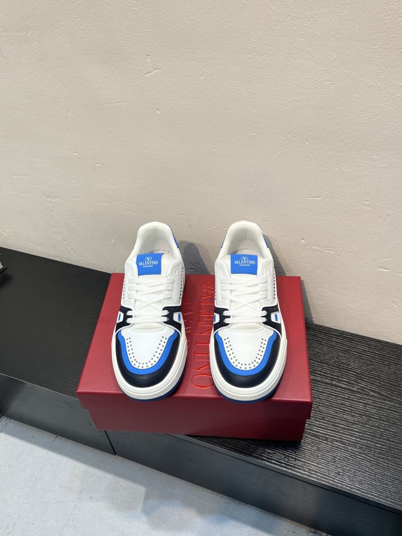 Sports Shoes