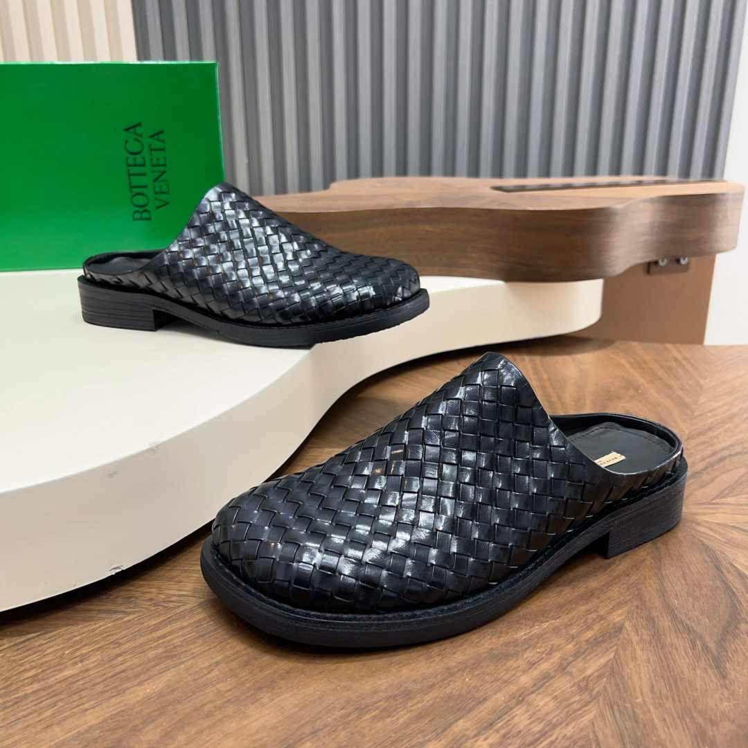Bottega Veneta Slides