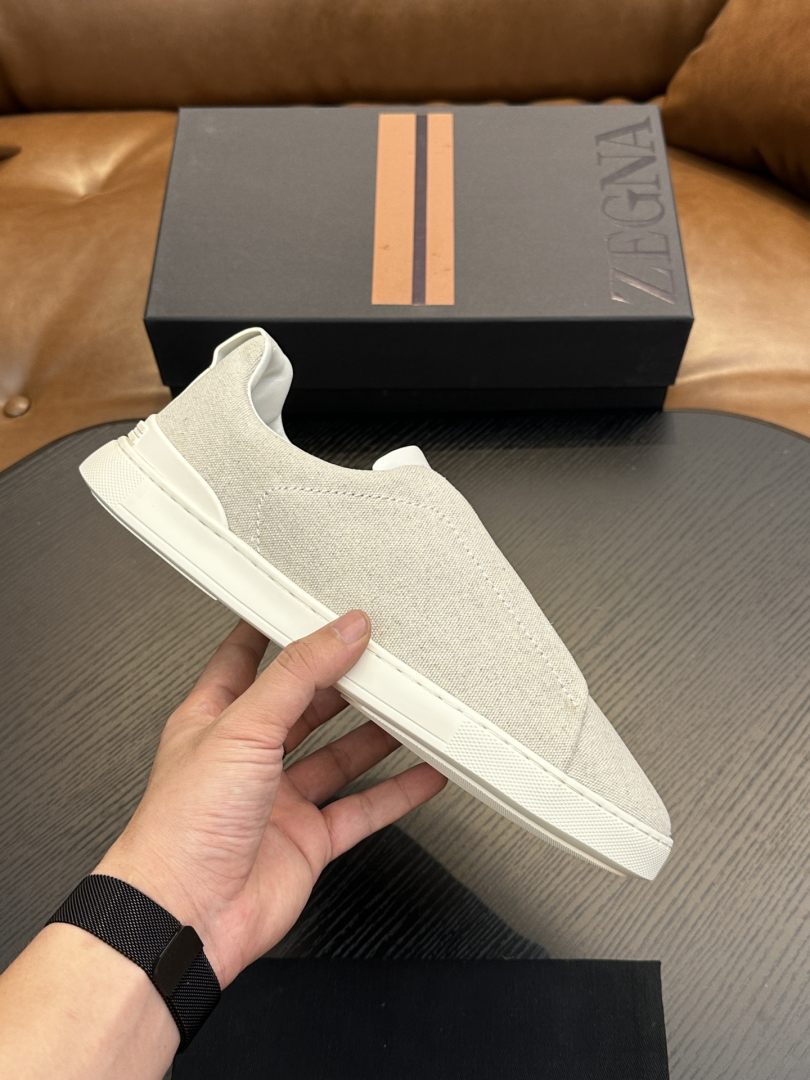 Sports Shoes